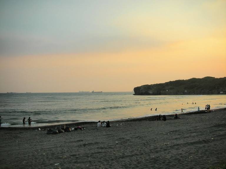 %E6%97%97%E6%B4%A5%E6%B5%B7%E6%B0%B4%E6%B5%B4%E5%A0%B4-kaohsiung beach