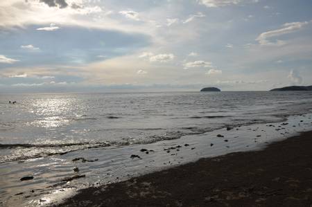 tanjung-aru-beach-kota-kinabalu-sabah beach