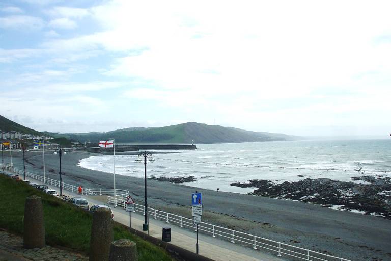 traeth-y-de-south-beach-aberystwyth-wales beach