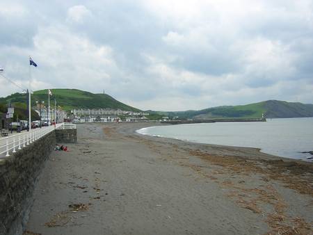 traeth-y-de-south-beach-aberystwyth-wales beach