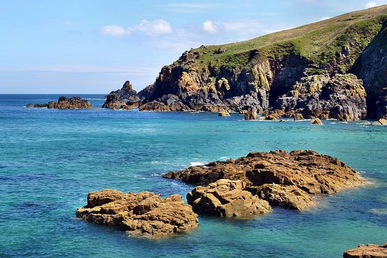 treen-cove-zennor-england beach