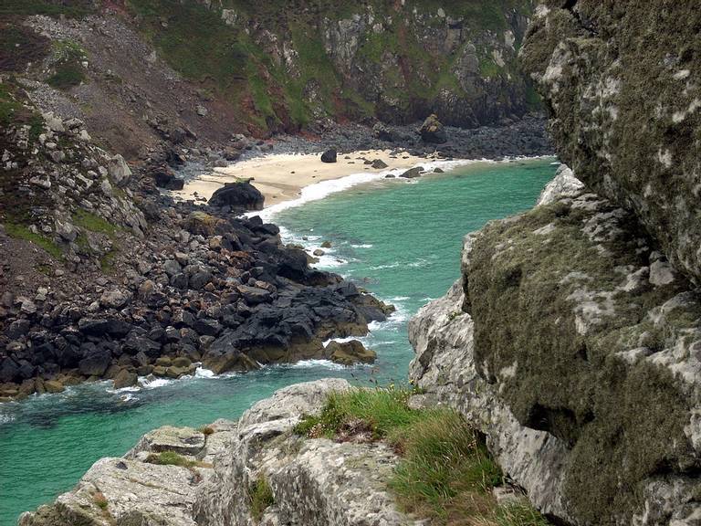 veor-cove-zennor-england beach