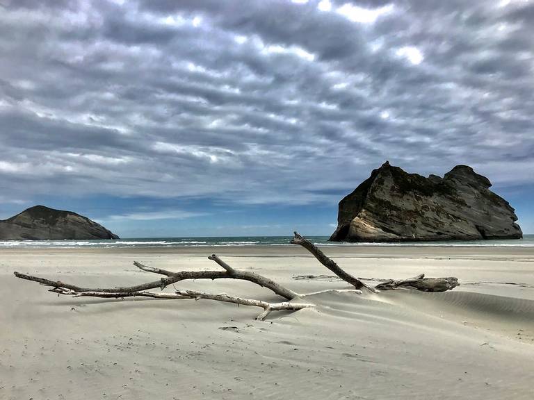 wharariki-beach-port-puponga-tasman beach