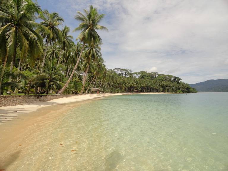 white-beach-roxas-palawan beach