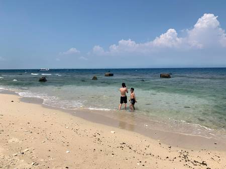 yufu-fishing-harbor-lambai-island beach