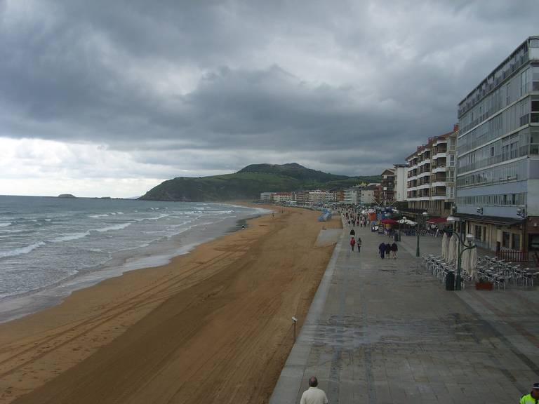 zarauzko-hondartza-zarautz-autonomous-community-of-the-basque-country beach