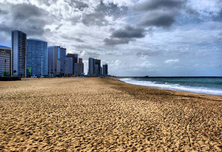 aterro-da-praia-de-iracema-fortaleza-cear%C3%A1 beach