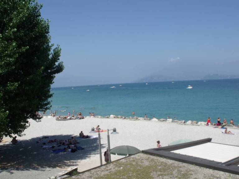 beach-sirmione-lombardy beach