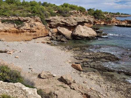 cala-de-les-ampolles-lametlla-de-mar-catalonia beach