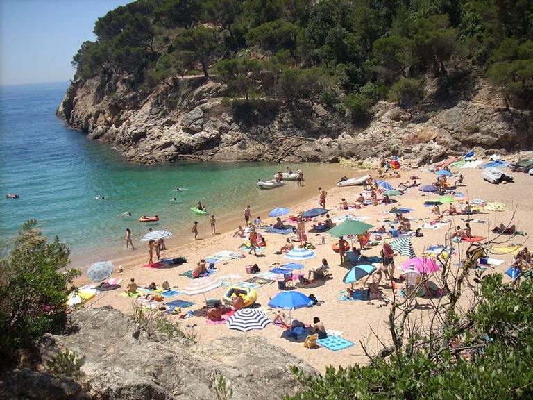 cala-pola-la-pola-i-giverola-catalunya beach