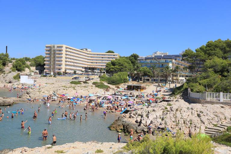 cala-vinya-salou-catalonia beach