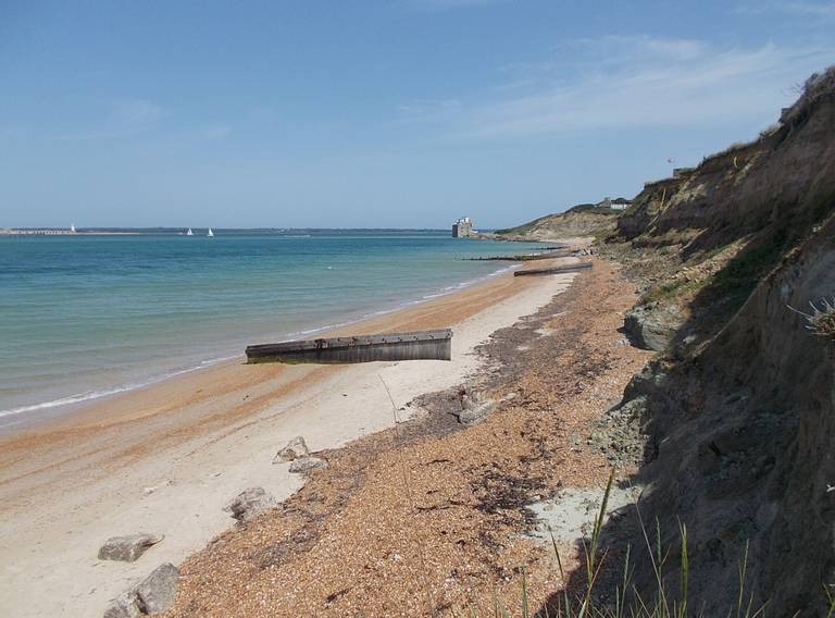 colwell-bay-freshwater-england beach