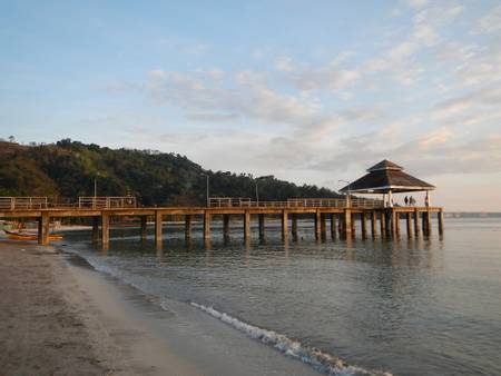 driftwood-beach-resort-baretto-zambales beach