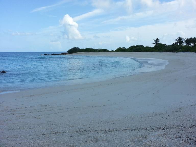 finolhu-baa-atoll beach