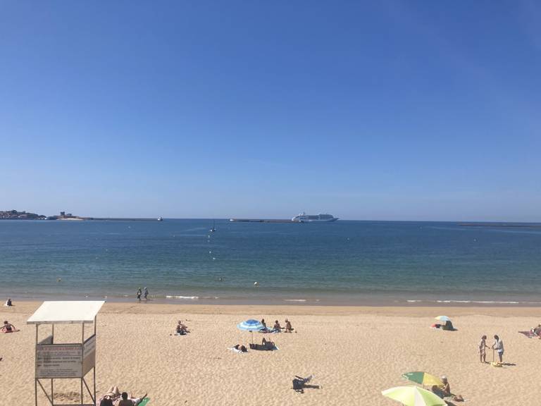 grande-plage-saint-jean-de-luz-nouvelle-aquitaine beach