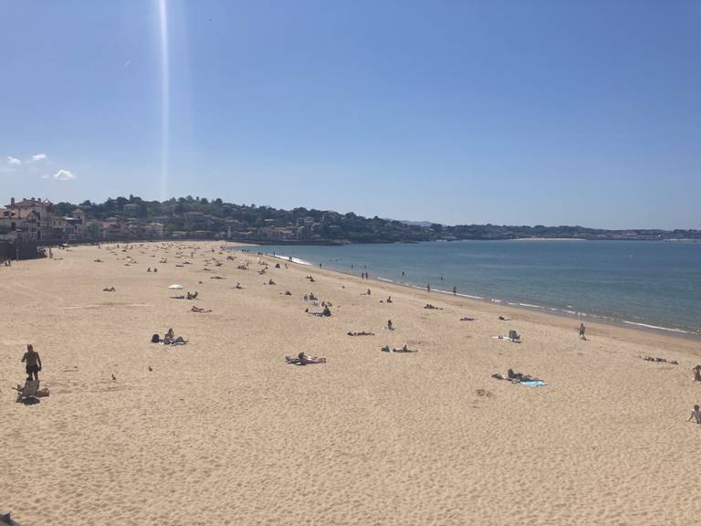 grande-plage-saint-jean-de-luz-nouvelle-aquitaine beach