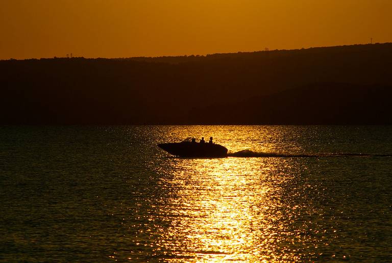 lake-dardanelle-beach-and-swimming-area-russellville-arkansas beach