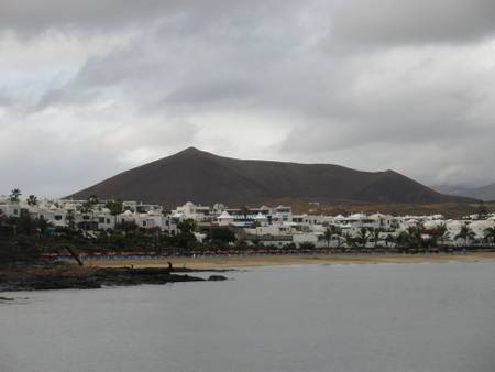 las-cucharas-costa-teguise beach