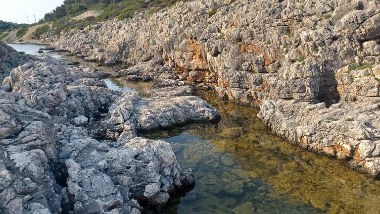 mongonisi-ozias-peloponnese-western-greece-and-the-ionian beach