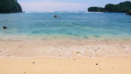 pantai-gatra-malang-east-java beach