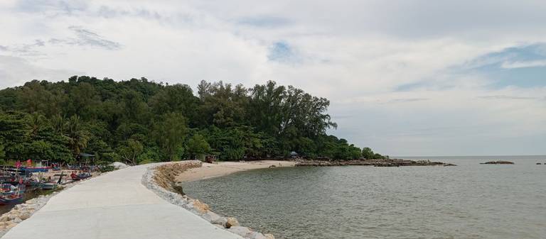 pantai-teluk-bayu-bayan-lepas-penang beach