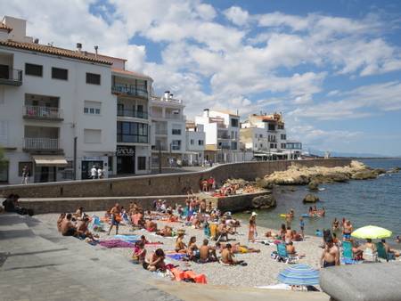 port-d'en-perris-l'escala-catalonia beach