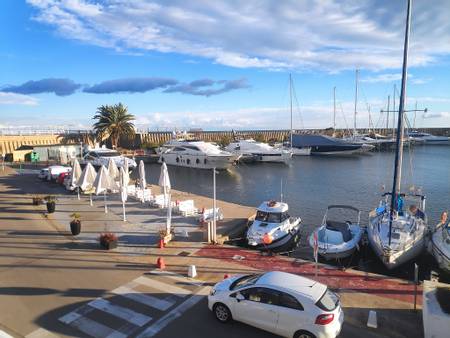 platja-de-cunit-llevant-cunit-catalonia beach