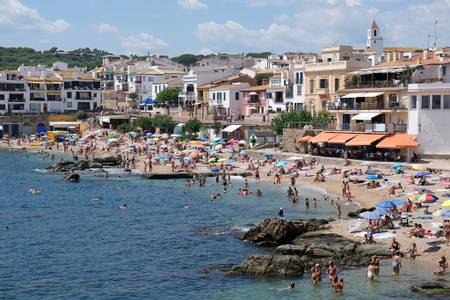 platja-de-la-llumenera-roses-catalonia beach