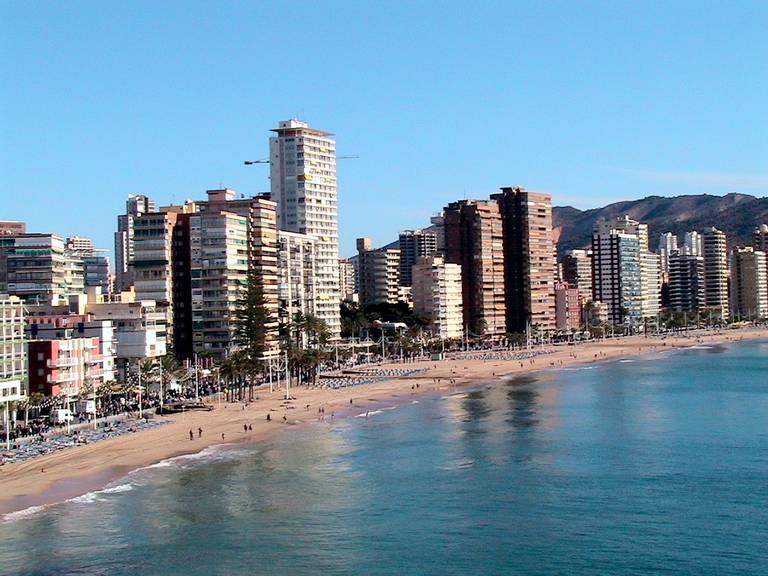 platja-de-les-arenes-valencia-valencian-community beach