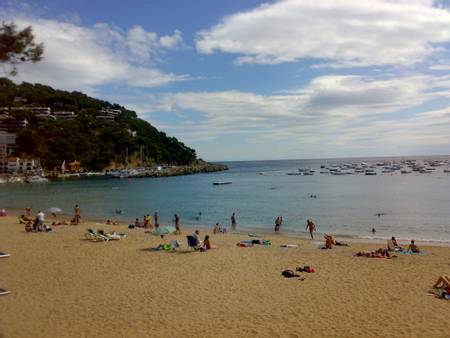 platja-de-llafranc-llafranc-catalonia beach