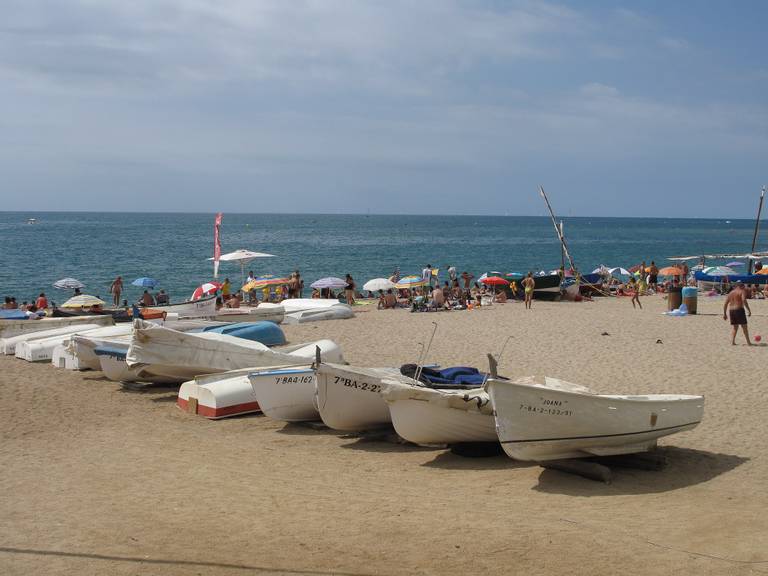 platja-de-sant-pol-sant-pol-de-mar-catalunya beach