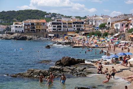 platja-del-canadell-calella-de-palafrugell-catalonia beach