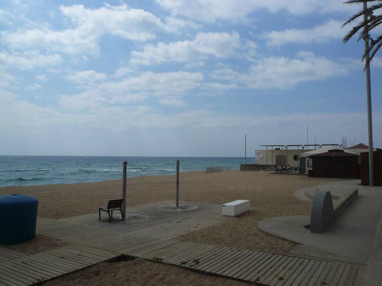 platja-del-pont-d'en-botifarreta-badalona-catalonia beach