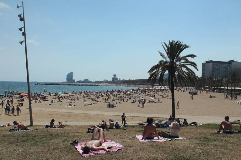 platja-del-somorrostro-barcelona beach