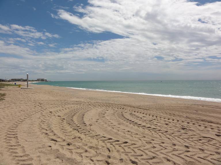 platja-des-les-dunes-sant-pere-pescador-catalonia beach