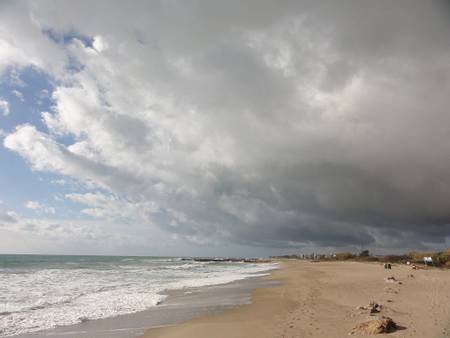 platja-llarga-salou-catalonia beach