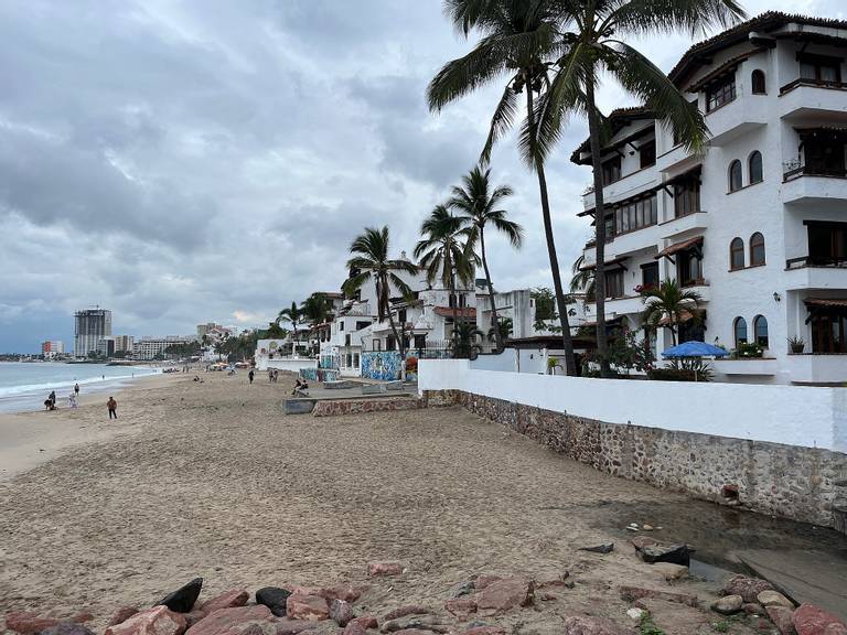 playa-camarones-puerto-vallarta-jalisco beach