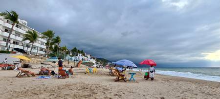 playa-camarones-puerto-vallarta-jalisco beach