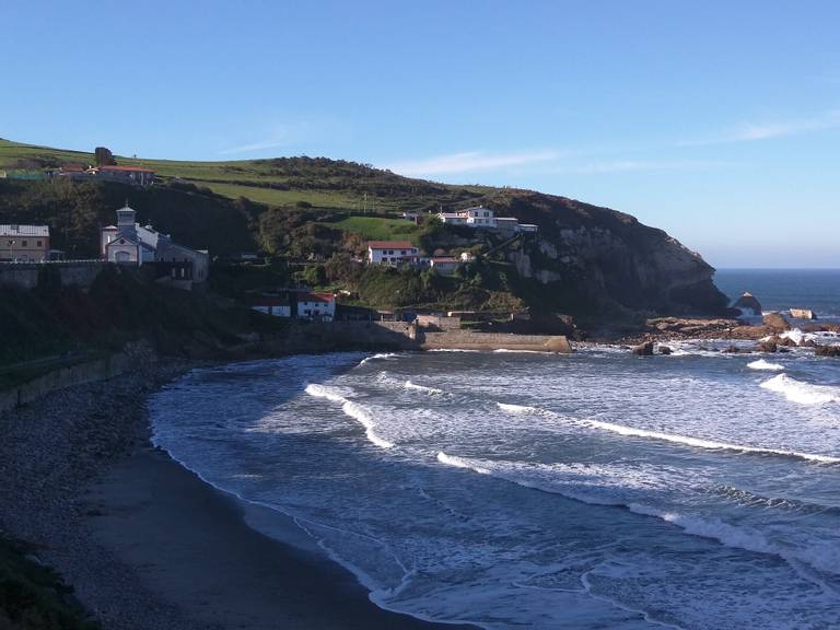 playa-de-arnao-figueras-asturias beach