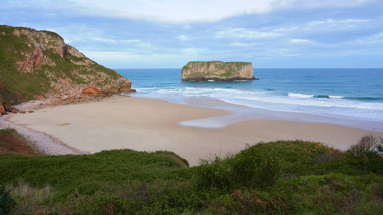 playa-de-ballota-tablizo-asturias beach