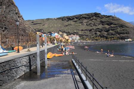 playa-de-el-puerto-el-puerto-principado-de-asturias beach