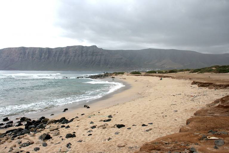 playa-de-famara-teguise beach