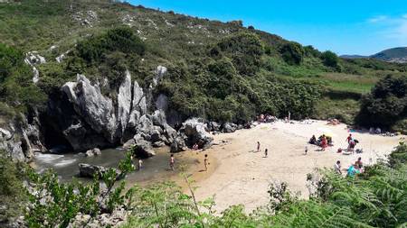 playa-de-gulpiyuri-naves-asturias beach