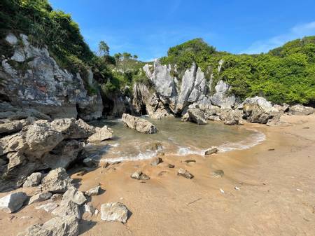 playa-de-gulpiyuri-naves-asturias beach