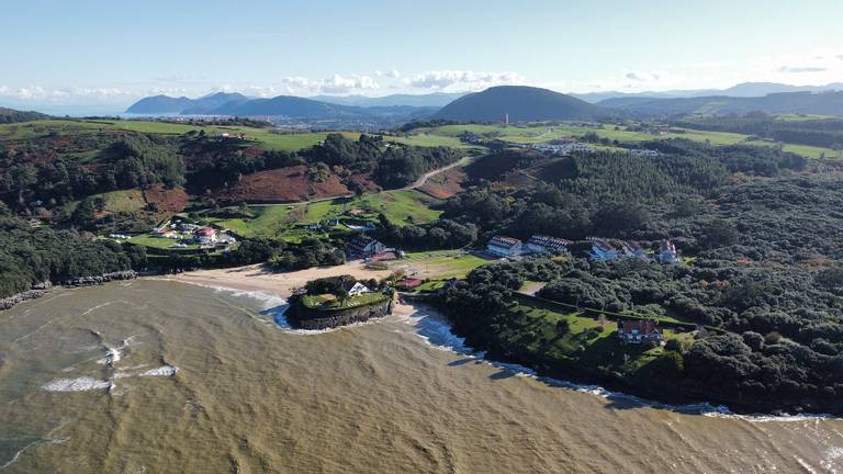 playa-de-la-arena-la-sorrozuela-cantabria beach