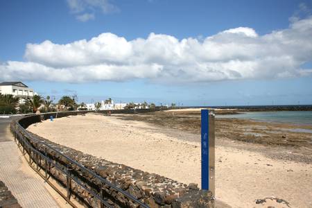 playa-de-los-charcos-costa-teguise beach