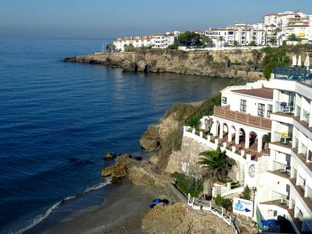 playa-el-sal%C3%B3n-nerja-andalusia beach