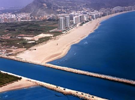 playa-escollera-cullera-valencian-community beach