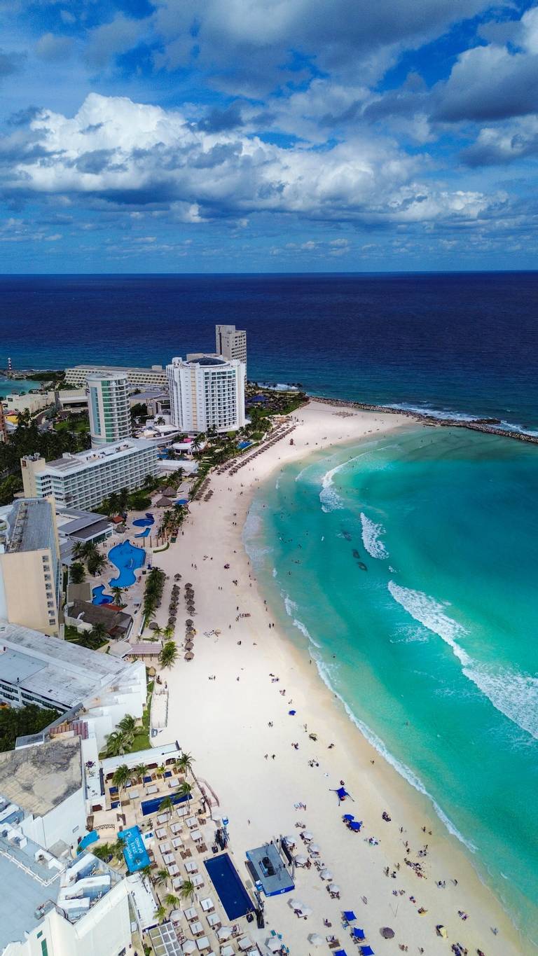 playa-gaviota-azul-cancun beach