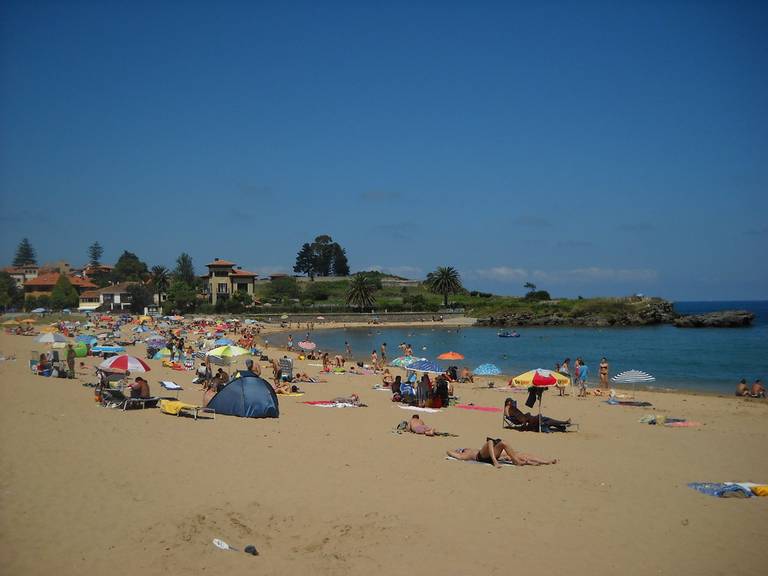 playa-la-isla-el-pueblo-asturias beach